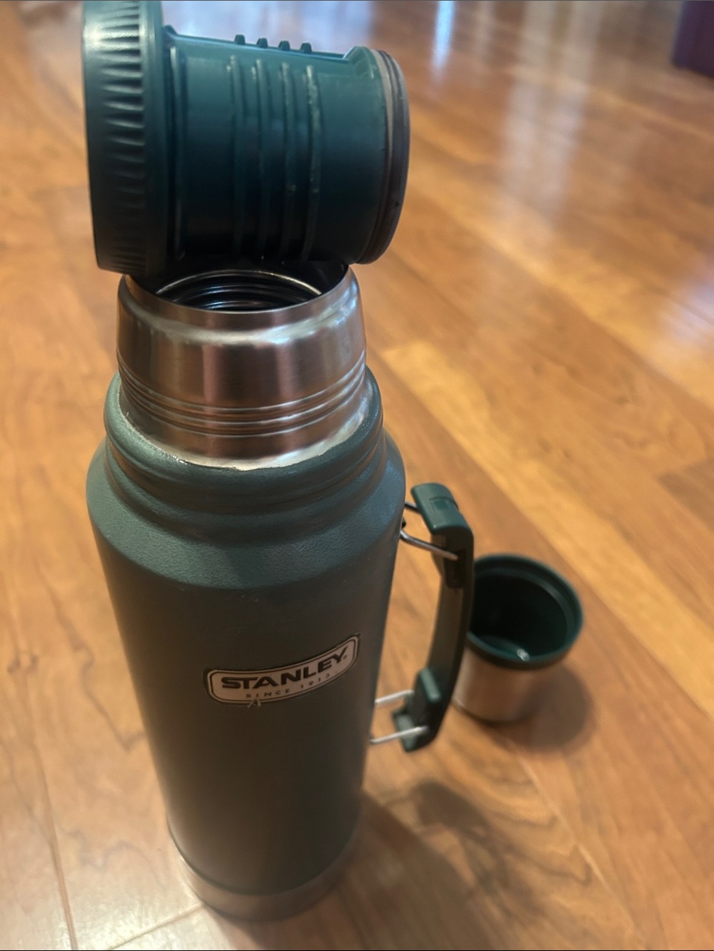 Stanley Vacuum Insulated Thermos the original OG 1.1 quart - Picture 5 of 8